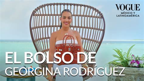 Ver Georgina Rodríguez muestra todo lo que trae en su bolso 